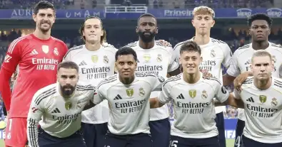 نجم ريال مدريد يُثير الجدل في البرنابيو.. رسالة مشفرة تضع مستقبله على المحك