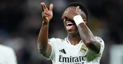 فينيسيوس جونيور يثير الشكوك حول مستقبله في ريال مدريد وسط أزمة تجديد العقد