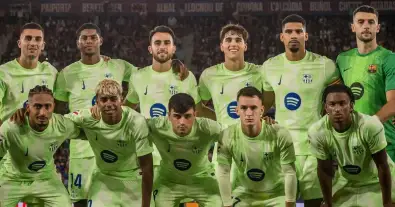 زلزال داخل برشلونة بعد ريمونتادا إعجازية أمام ليفانتي… قرار ناري من فليك يهز التشكيلة!
