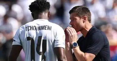 ريال مدريد تحت ضغط تشواميني: أزمة دفاعية وصفقة كبرى تقترب من الحسم!