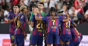 توتر في غرفة ملابس برشلونة: لاعب أساسي يتعرض لانتقادات لاذعة من زملائه ويواجه خطر فقدان موقعه