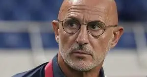 أزمة صادمة تضرب برشلونة… والسبب يعود إلى قرار مفاجئ من مدرب منتخب إسبانيا لويس دي لا فوينتي!
