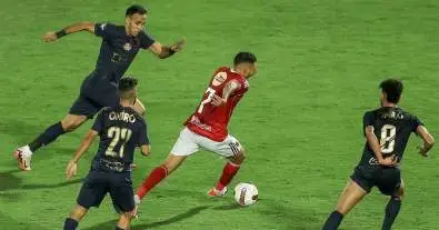 الأهلي يُفاجئ الجميع.. اتفاق سري يحسم مستقبل نجم الفريق ويُغلق الباب أمام الزمالك وياس سوروب يطلب صفقة مفاجئة في يناير!