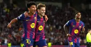 برشلونة يحقق انتصارًا مدويًا على أولمبياكوس: هانسي فليك يثني على نجم برشلونة ويمنح لاعب الفريق البديل فرصة جديدة بعد الأداء الرائع!