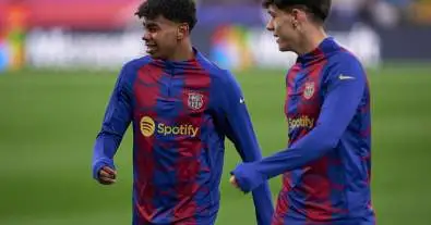 هدوء في برشلونة: تصريحات هكتور فورت حول حالة لامين يامال