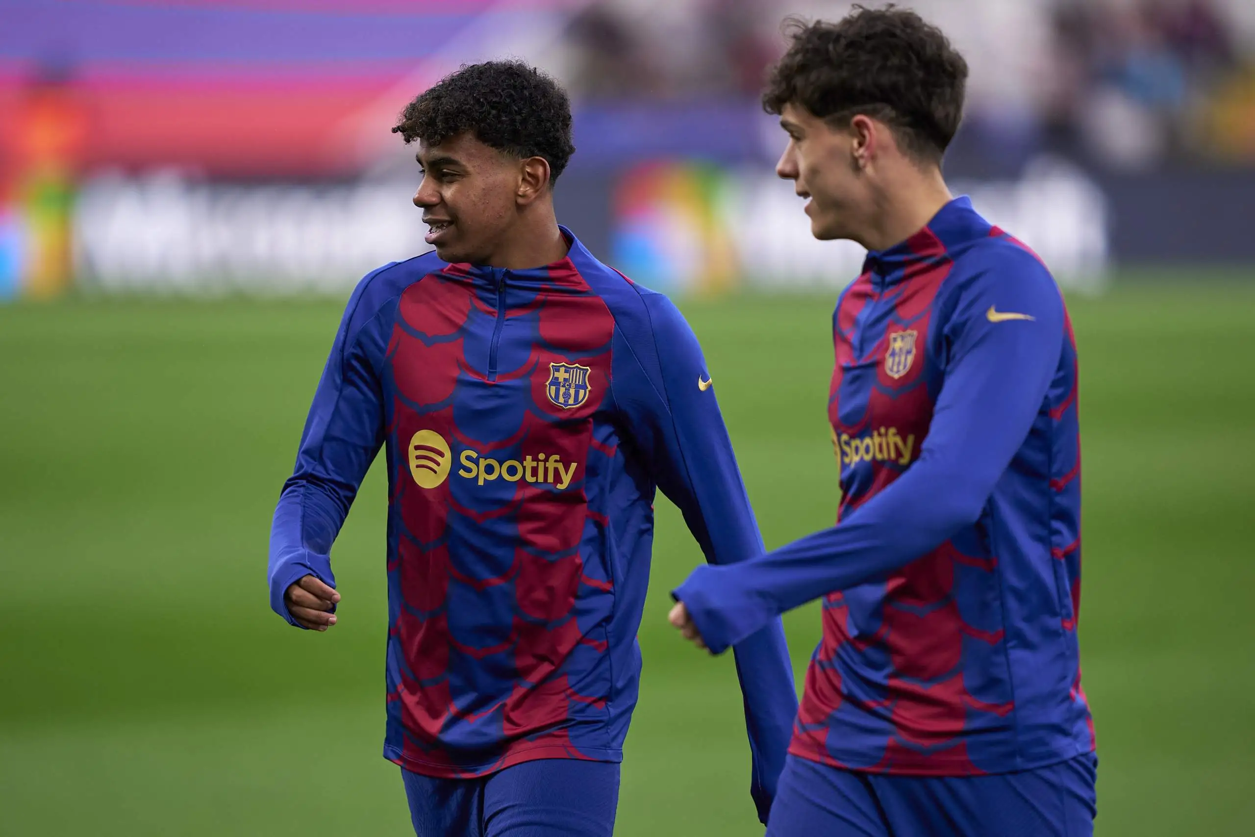 هدوء في برشلونة: تصريحات هكتور فورت حول حالة لامين يامال