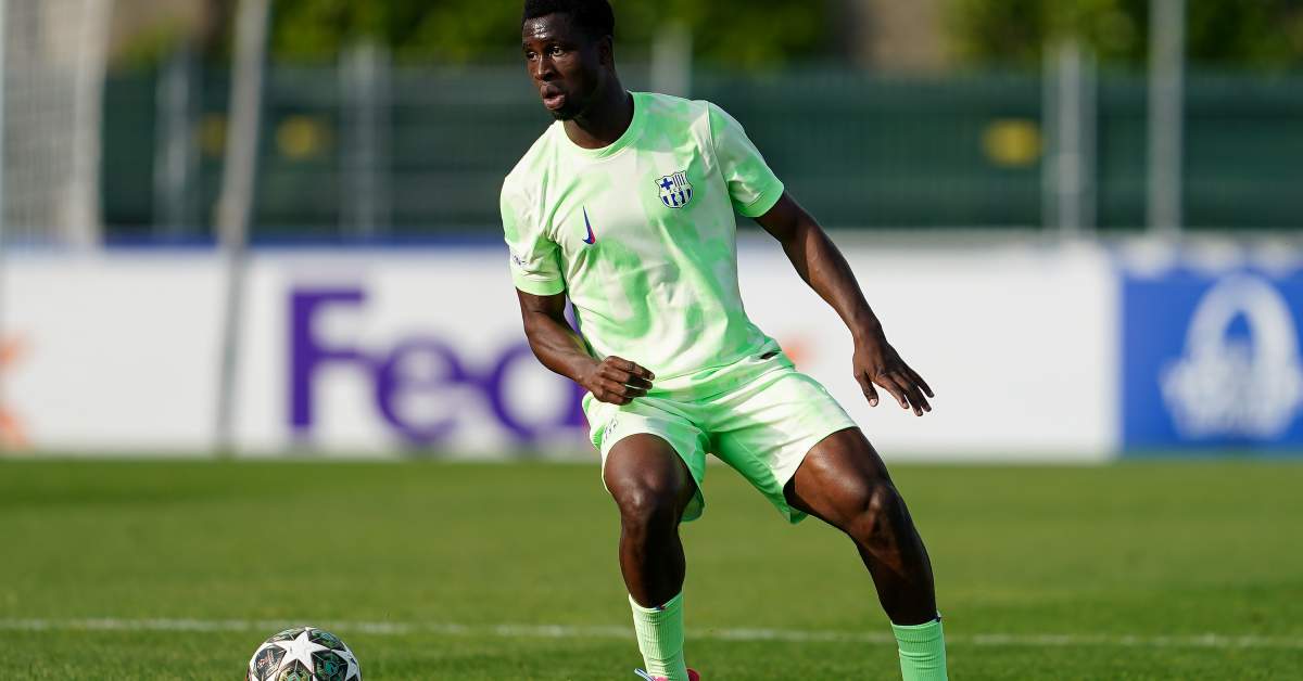 تأمين مستقبل واعد: برشلونة يمدد عقد مدافعه الشاب حتى 2028