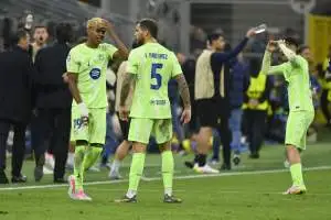 علاقة مميزة: كيف كان أحد اللاعبين بمثابة الأب للاعب شاب في برشلونة؟