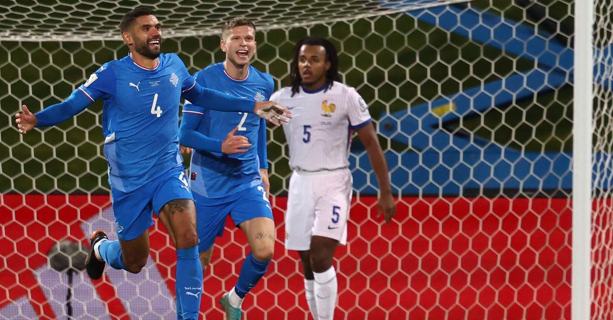 كوميديا كرة القدم: كوندé يتحمل المسؤولية بعد تعادل فرنسا المخيب
