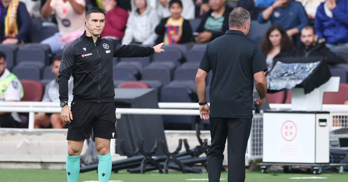 ديكو يدافع عن هانسي فليك بعد طرده في مباراة برشلونة ضد جيرونا
