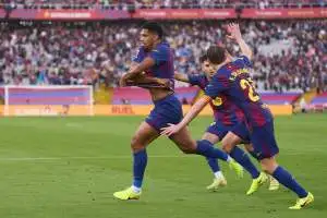 أداء مميز من مدافع برشلونة في مركز الهجوم