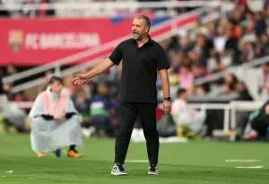 توقعات بغياب مدرب برشلونة عن الكلاسيكو بعد طرده أمام جيرونا