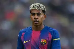 مدرب إسبانيا يرد على انتقادات نظيره الألماني بشأن لاعب برشلونة الشاب