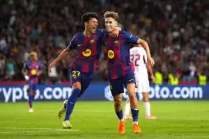 فوز برشلونة التاريخي بفضل تألق الشاب فيرمين لوبيز