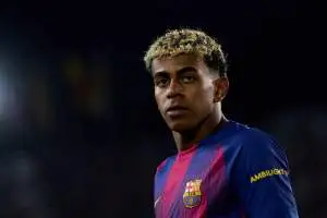 اجتماع سري يثير التكهنات حول مستقبل نجم برشلونة الشاب