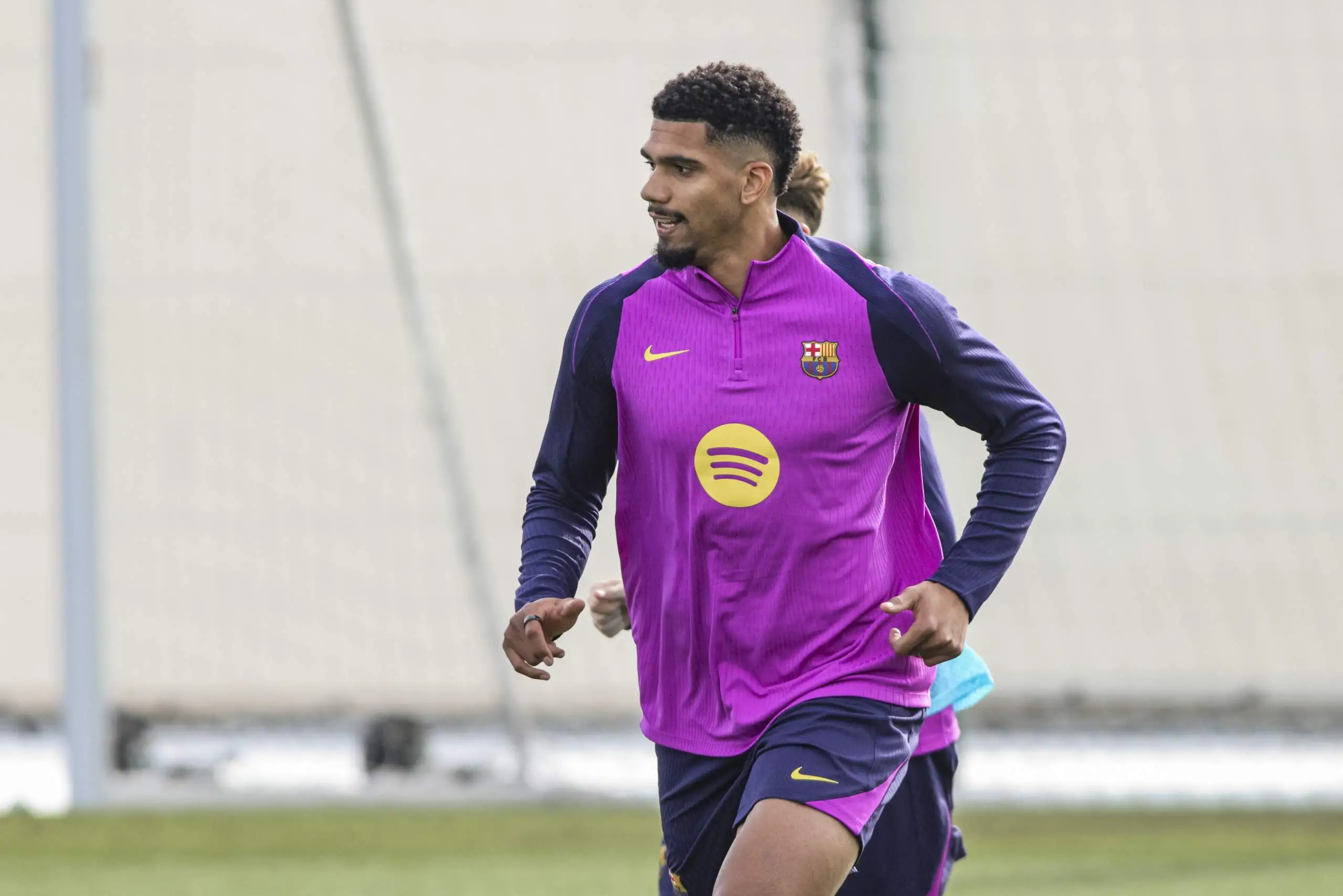 برشلونة تستعد لمواجهة ريال مدريد في كلاسيكو الموسم