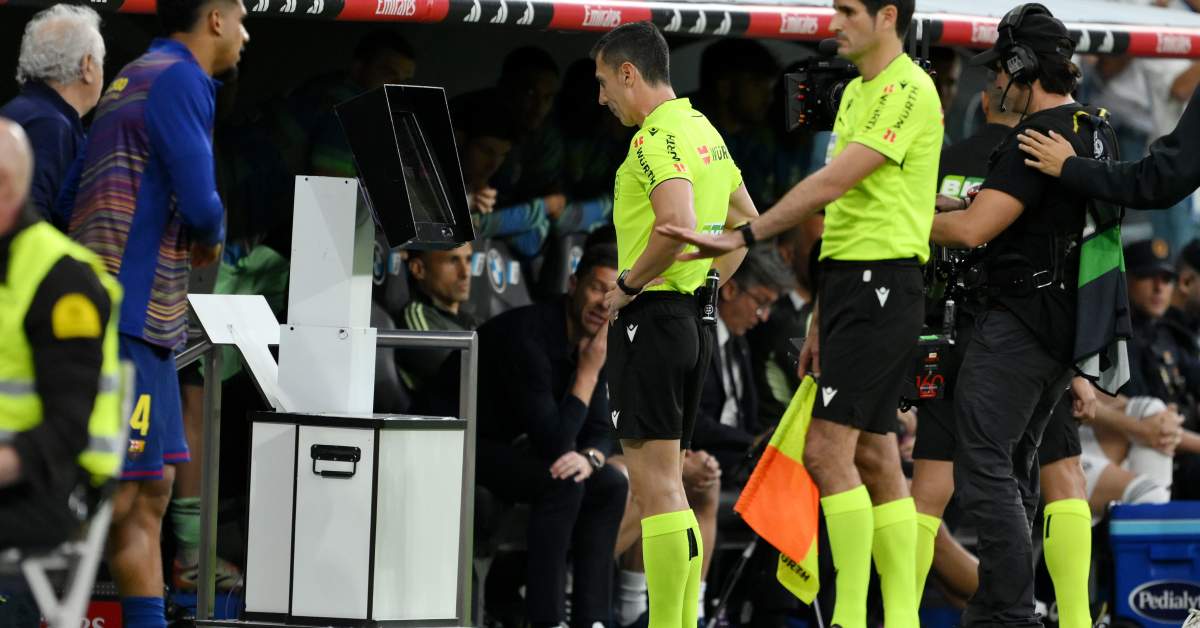 أحداث مثيرة في الكلاسيكو بين برشلونة وريال مدريد: تفاصيل جديدة من VAR