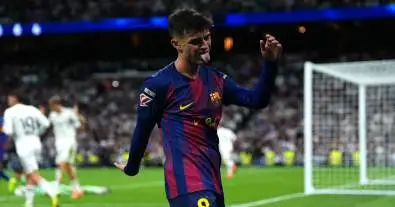 تحديات جديدة أمام برشلونة بعد إصابة نجم الفريق في الكلاسيكو