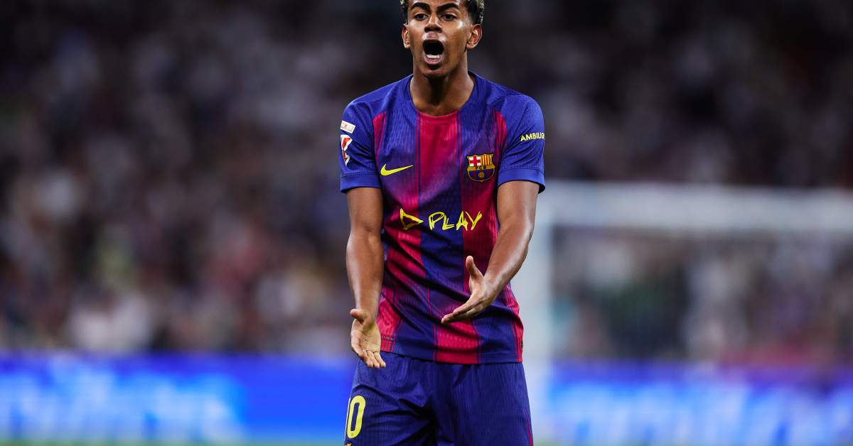 مدرب برشلونة يدافع عن يامال بعد الكلاسيكو