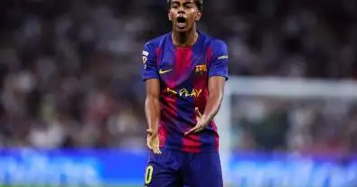 مدرب برشلونة يدافع عن يامال بعد الكلاسيكو