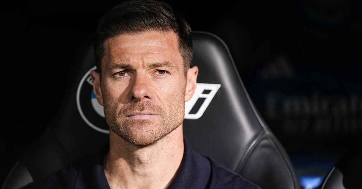 غرفة ملابس ريال مدريد تعيش توترًا رغم النتائج الرائعة: هل بدأ الصراع مع تشابي ألونسو؟