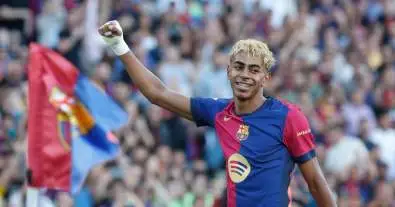 لامين يامال يُطالب ببقاء شريكه الأساسي.. وعرض خيالي بقيمة 75 مليون يورو من عملاق البريميرليغ يهدد مستقبل اللاعب!