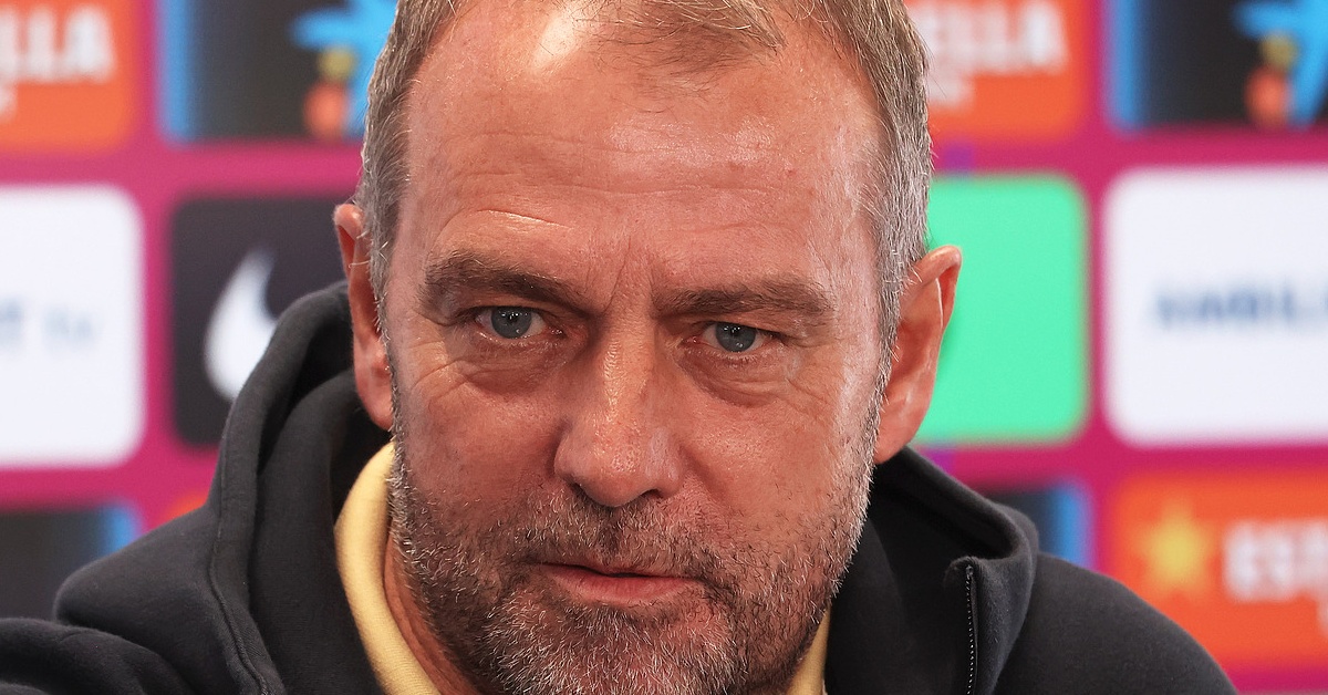 مفاجأة في تشكيلة برشلونة للكلاسيكو: فليك يستبعد نجم دفاعي ويعتمد على شباب الفريق