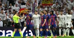 لاعبو برشلونة يُشيدون في غرفة الملابس بلاعب ريال مدريد: “لا يُثير المشاكل!”