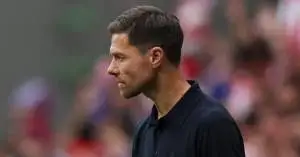 قرار مفاجئ من تشابي ألونسو يُشعل غضب نجم ريال مدريد: “هذا ليس عدلًا!”
