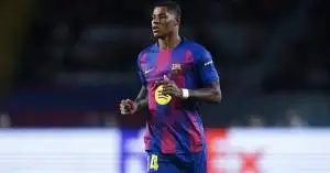 راشفورد يُثير الجدل ويُطالب فليك بإبقاء نجم برشلونة على مقاعد البدلاء في الكلاسيكو