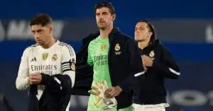 ريال مدريد ينجو من الكارثة في اللحظات الأخيرة… وكورتوا ينفجر داخل غرفة الملابس!