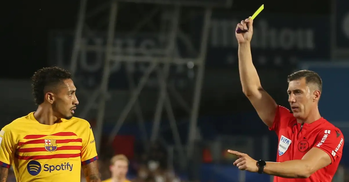سوتو جرادو يتولى تحكيم الكلاسيكو مجددًا: برشلونة في خطر بعد سجله المثير للجدل