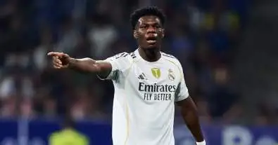 تشواميني يخبر ألونسو باللاعب الذي يفضل اللعب بجانبه ويصدم نجم ريال مدريد الذهبي!