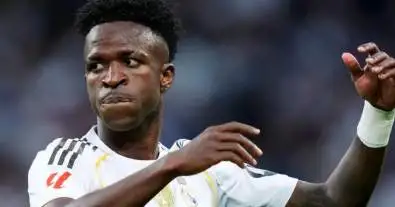 فينيسيوس جونيور يضع شرطًا صادمًا لتجديد عقده مع ريال مدريد