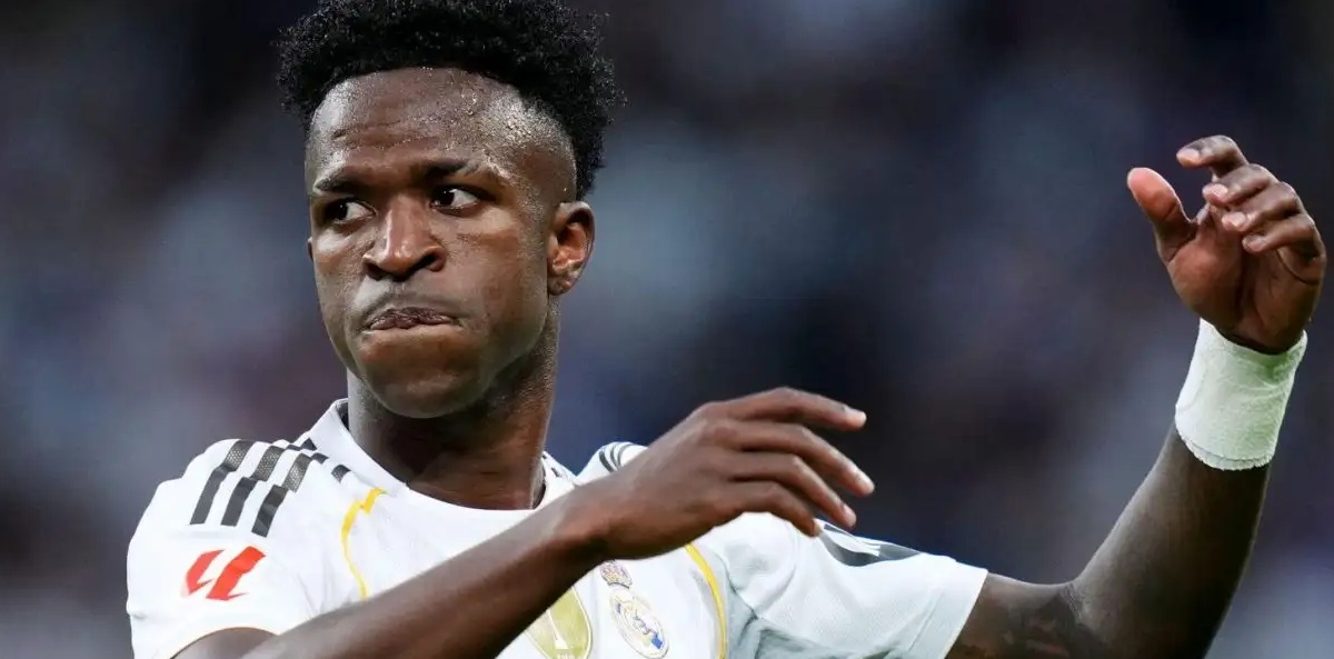 فينيسيوس جونيور يضع شرطًا صادمًا لتجديد عقده مع ريال مدريد