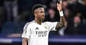 فينيسيوس جونيور يخطط للانتقام من فلورنتينو بيريز بعرض مغرٍ من ألد منافسيه!