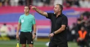 تشافي كان على حق؟ فليك يُكرر القرار الصادم في برشلونة!