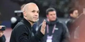 إنييستا يُفاجئ الجميع بتوقعات مثيرة قبل الكلاسيكو: نجم برشلونة سيتحمل المسؤولية الكبرى في البرنابيو!