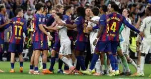 إيقاف مفاجئ في ريال مدريد بعد الكلاسيكو: لاعب يواجه الغياب بسبب البطاقة الحمراء!