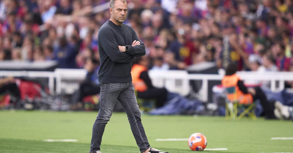 التحديات والضحكات: نظرة على حياة برشلونة تحت قيادة مدربهم الجديد