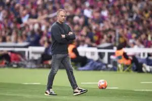 التحديات والضحكات: نظرة على حياة برشلونة تحت قيادة مدربهم الجديد