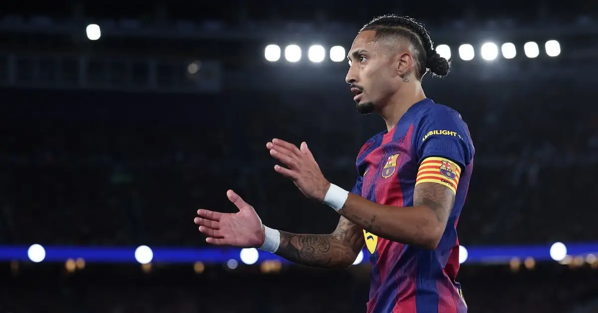 برشلونة يعتلي صدارة الليغا مؤقتًا: رافينيا ينتقد زميله بعد الفوز على ألافيس!