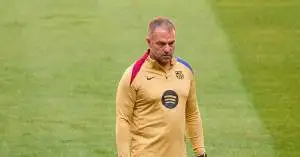 صراع مستمر في برشلونة: فليك يكشف موقفه النهائي وسط ضغوط الإعلام ونتائج الفريق المتذبذبة!