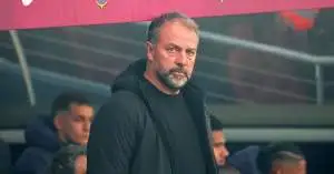 بناءً على طلب هانسي فليك: برشلونة يرصد مهاجمًا عالميًا لخلافة ليفاندوفسكي!