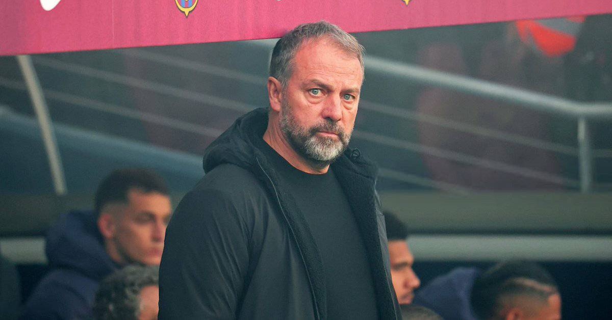 بناءً على طلب هانسي فليك: برشلونة يرصد مهاجمًا عالميًا لخلافة ليفاندوفسكي!