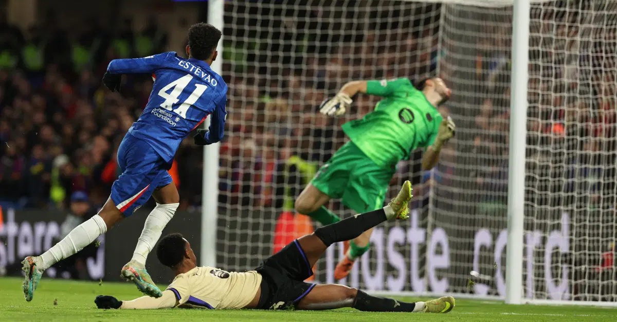 تشيلسي يسقط برشلونة بثلاثية قاسية وغضب عارم من هانسي فليك تجاه ثنائي الفريق الكارثي!