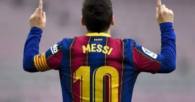 برشلونة تكشف عن خطط لإقامة تمثال للنجم الكبير في كامب نو