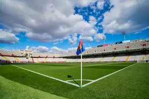 مواجهة مثيرة بين برشلونة وإلتشي في الليغا: تفاصيل المباراة وتوقعات الأداء