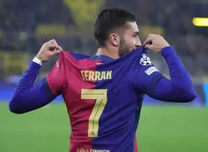 لماذا يحمل الرقم 7 مكانة خاصة في قلب لاعب برشلونة والمنتخب الإسباني؟
