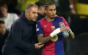 إصابة جديدة تثير غضب مدرب برشلونة قبل الكلاسيكو